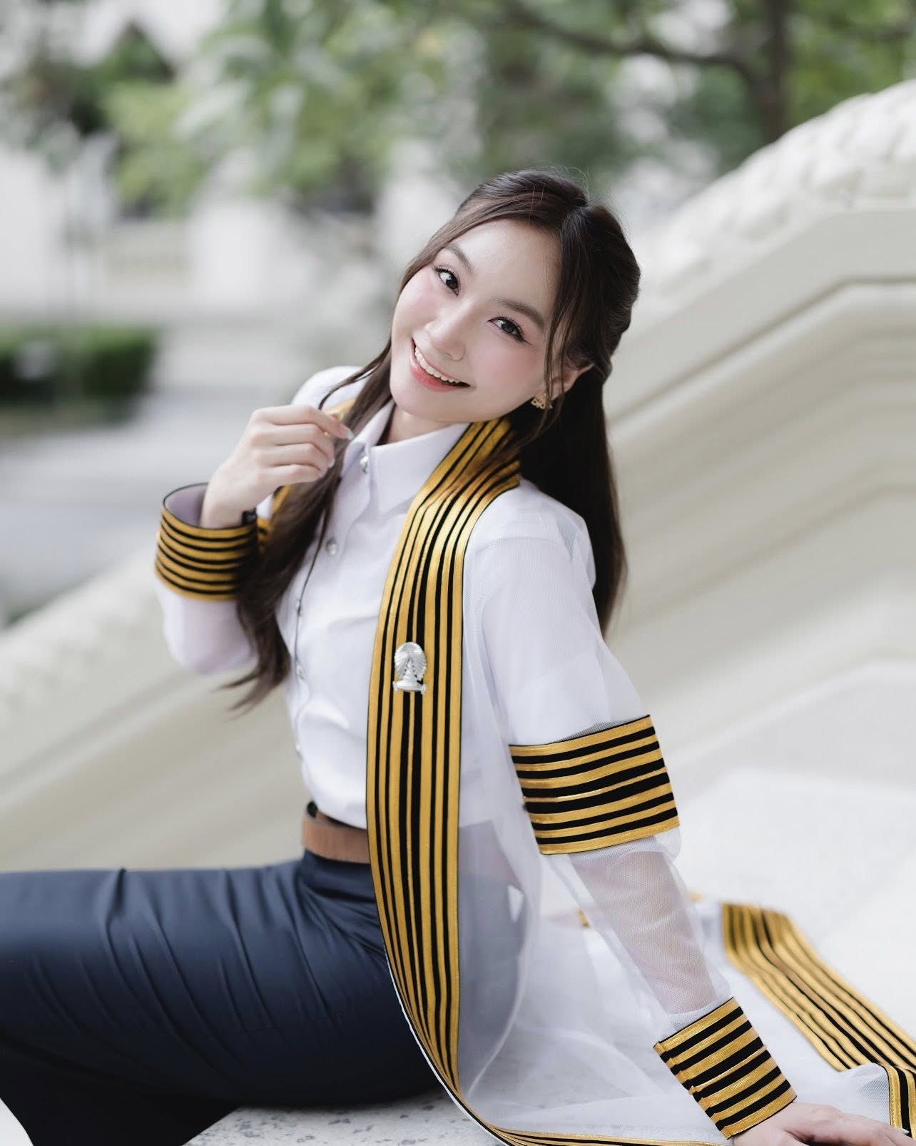 Ái nữ nhà HLV Kiatisuk xinh như hoa hậu, từng được "đẩy thuyền" với Văn Toàn nay hẹn hò trai đẹp y khoa gây sốt! - Ảnh 1. Ái nữ nhà HLV Kiatisuk xinh như hoa hậu, từng được "đẩy thuyền" với Văn Toàn nay hẹn hò trai đẹp y khoa gây sốt! - Ảnh 1.