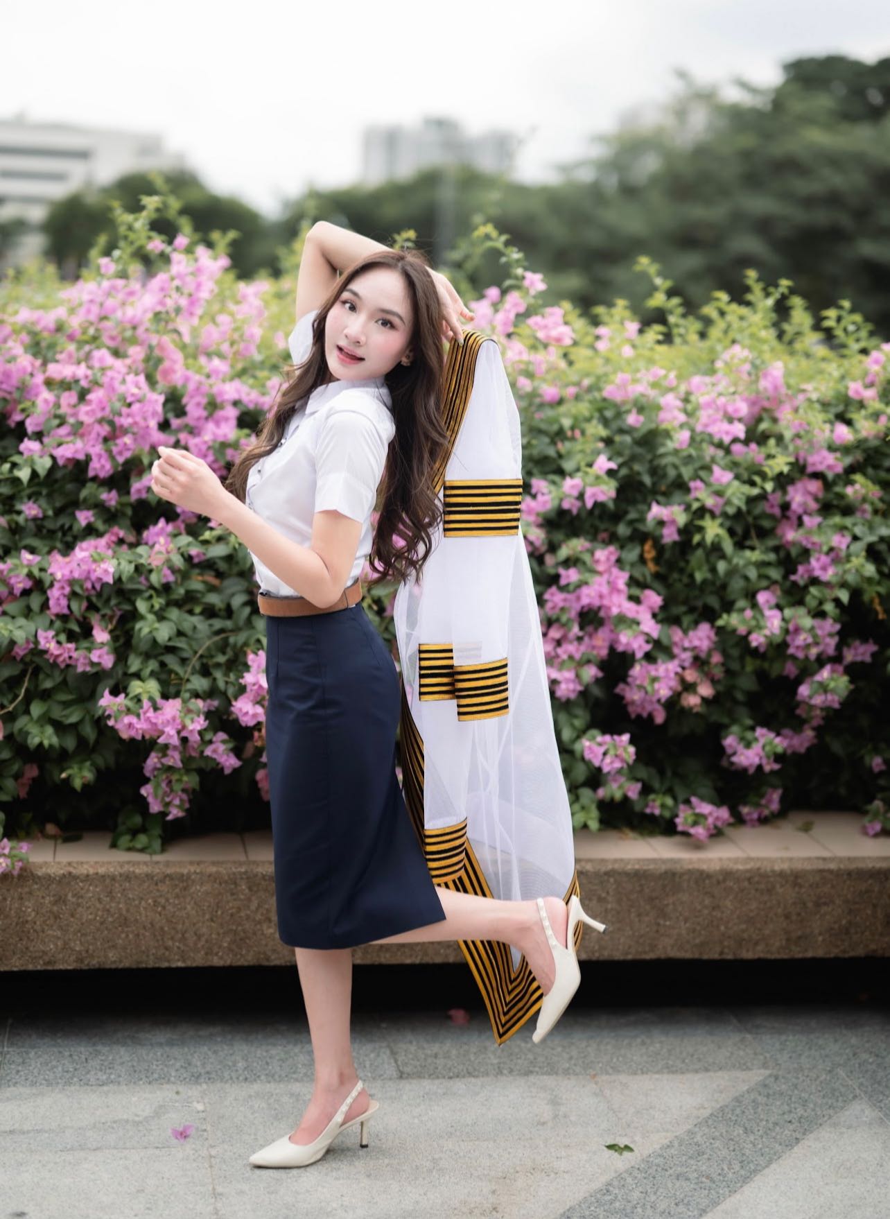 Ái nữ nhà HLV Kiatisuk xinh như hoa hậu, từng được "đẩy thuyền" với Văn Toàn nay hẹn hò trai đẹp y khoa gây sốt! - Ảnh 6. Ái nữ nhà HLV Kiatisuk xinh như hoa hậu, từng được "đẩy thuyền" với Văn Toàn nay hẹn hò trai đẹp y khoa gây sốt! - Ảnh 6.