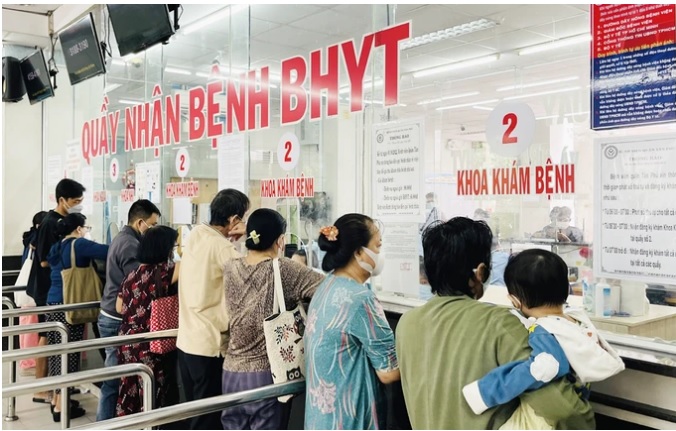 Bộ Chính trị: Từ 2026, người dân được khám sức khỏe định kỳ miễn phí, tiến tới miễn viện phí cơ bản- Ảnh 2.