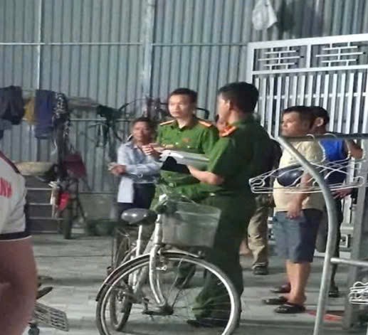 Chồng dùng dao bầu đâm vợ tử vong trong mâu thuẫn gia đình tại Nghệ An - Ảnh 1. Chồng dùng dao bầu đâm vợ tử vong trong mâu thuẫn gia đình tại Nghệ An - Ảnh 1.