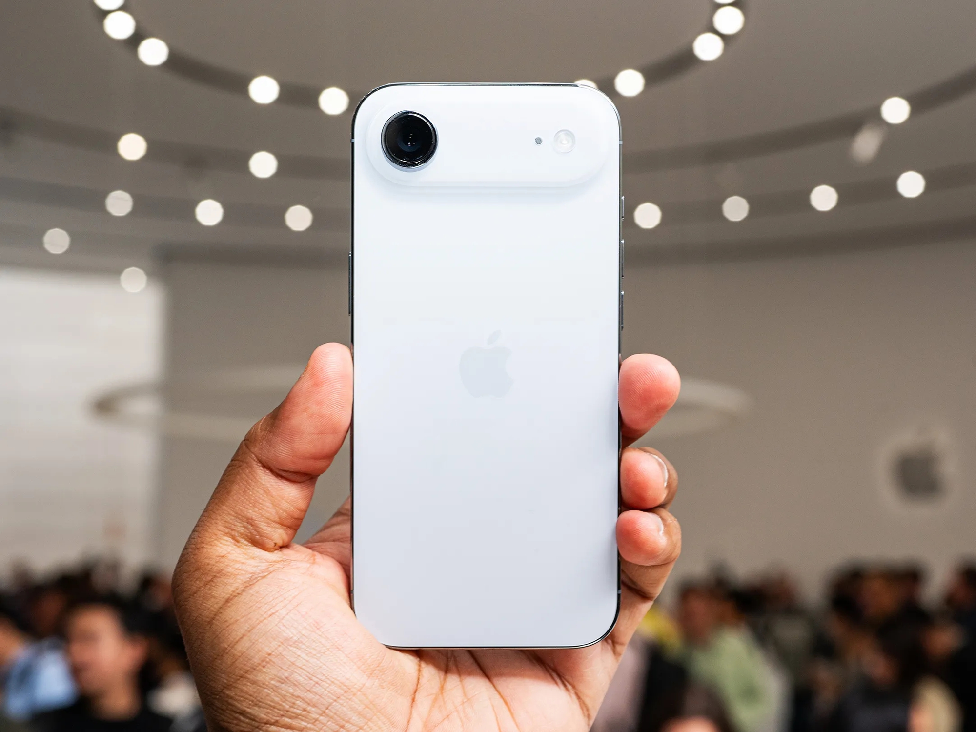 Trên tay iPhone Air siêu mỏng và iPhone 17 Pro Max: Có Đáng để sở hữu không? - Ảnh 4.