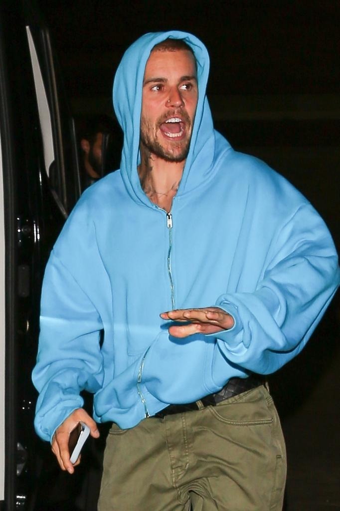 Justin Bieber làm sao nữa vậy: Ra đường mặc mỗi đồ lót, đến giày dép cũng chẳng xỏ!- Ảnh 6. Justin Bieber làm sao nữa vậy: Ra đường mặc mỗi đồ lót, đến giày dép cũng chẳng xỏ!- Ảnh 6.