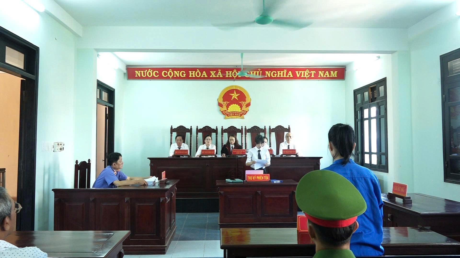 Bí mật Lừa đảo chiếm đoạt tài sản của nữ quái điều dưỡng tại TP Huế - Ảnh 1.