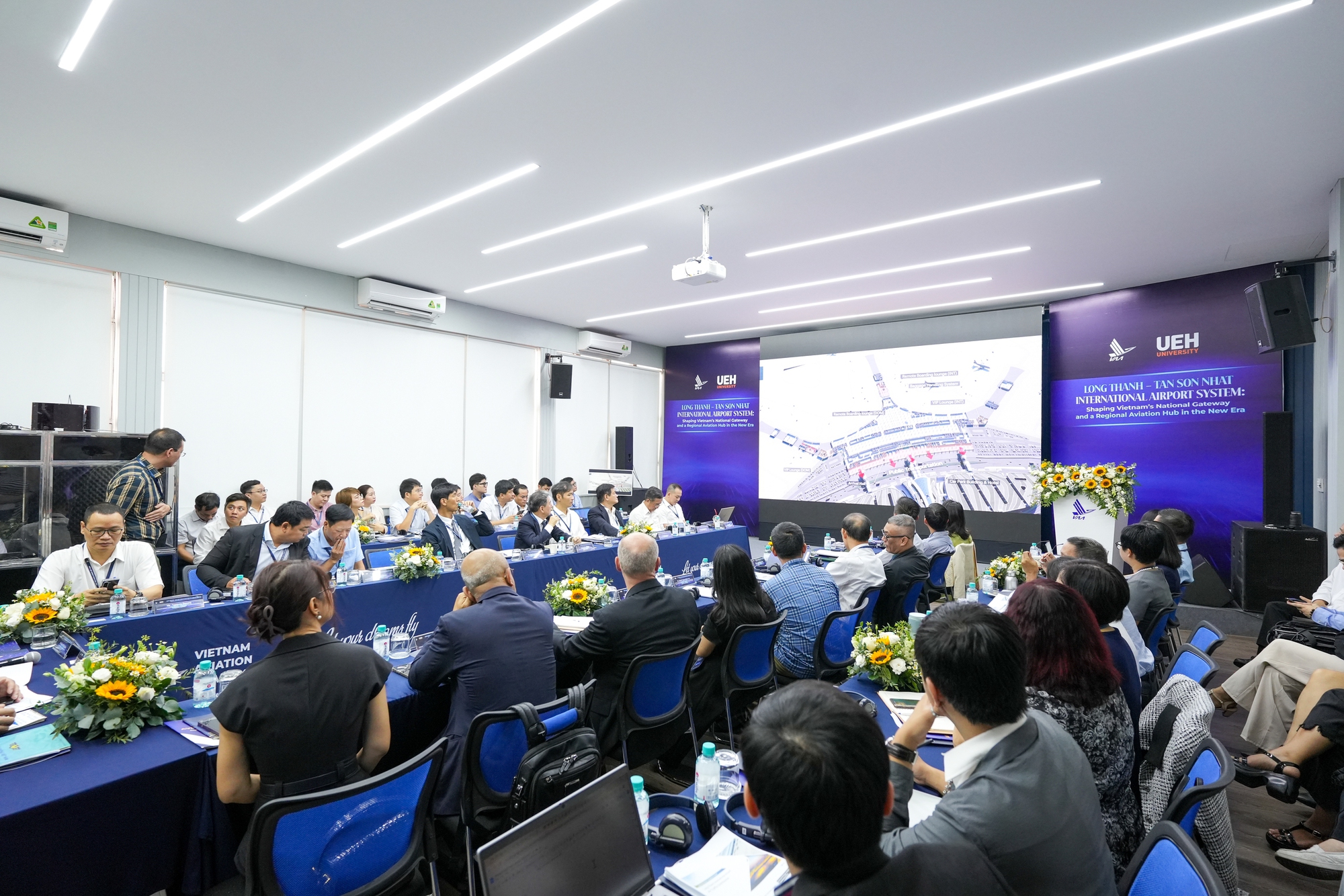 Cân nhắc kỹ khi chuyển toàn bộ chuyến bay quốc tế từ Tân Sơn Nhất về Long Thành- Ảnh 2.
