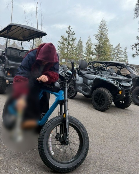 Justin Bieber làm sao nữa vậy: Ra đường mặc mỗi đồ lót, đến giày dép cũng chẳng xỏ!- Ảnh 7. Justin Bieber làm sao nữa vậy: Ra đường mặc mỗi đồ lót, đến giày dép cũng chẳng xỏ!- Ảnh 7.
