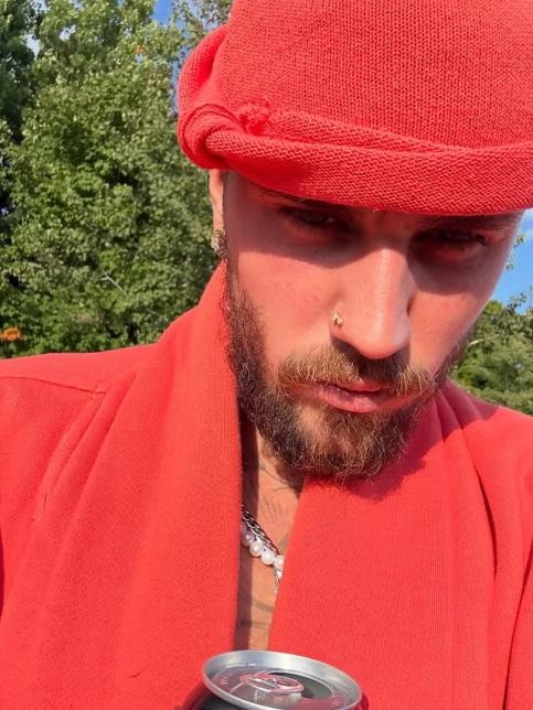 Justin Bieber làm sao nữa vậy: Ra đường mặc mỗi đồ lót, đến giày dép cũng chẳng xỏ!- Ảnh 5. Justin Bieber làm sao nữa vậy: Ra đường mặc mỗi đồ lót, đến giày dép cũng chẳng xỏ!- Ảnh 5.