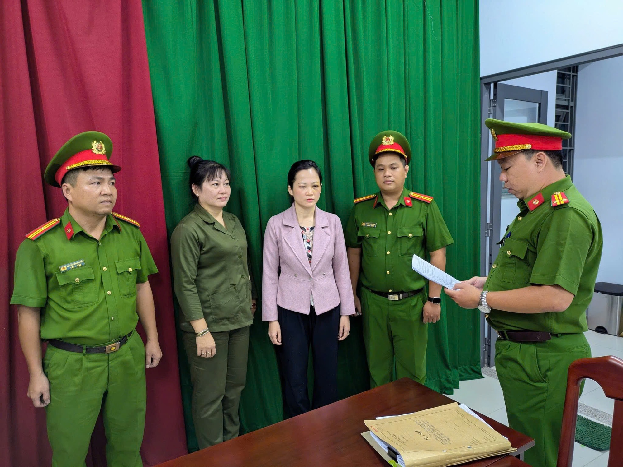 Tạm giữ hình sự chủ nha khoa Tuyết Chinh đánh người- Ảnh 1. Tạm giữ hình sự chủ nha khoa Tuyết Chinh đánh người- Ảnh 1.