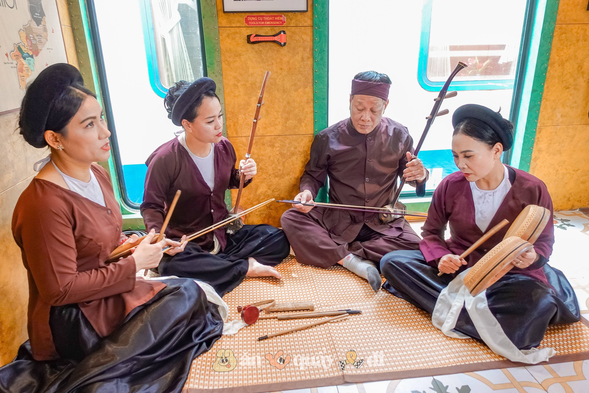 Chi 550k trải nghiệm 3,5h trên tàu "Hà Nội 5 cửa ô": Xịn như khách sạn hay còn điều gì khiến du khách lăn tăn? - Ảnh 17.