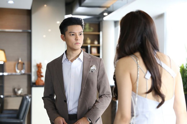 Vừa bước ch&acirc;n v&agrave;o c&ocirc;ng ty mới đ&atilde; được người đẹp trai nhất c&ocirc;ng ty gi&uacute;p đỡ, t&ocirc;i &acirc;m ỉ vui sướng cho tới khi gặp c&uacute; sốc bẽ b&agrave;ng- Ảnh 1.