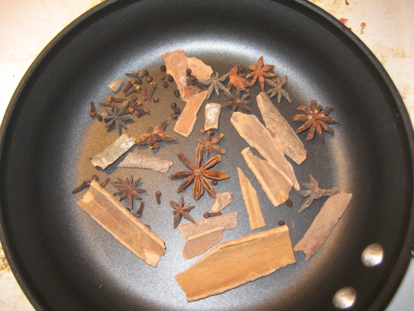 6 loại gia vị người thông minh biết dùng nhiều khi nấu ăn để bệnh cao huyết áp "sợ" - Ảnh 2.