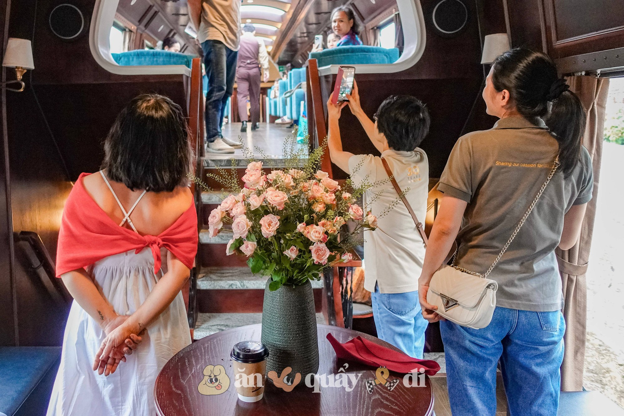 Chi 550k trải nghiệm 3,5h trên tàu "Hà Nội 5 cửa ô": Xịn như khách sạn hay còn điều gì khiến du khách lăn tăn? - Ảnh 24.