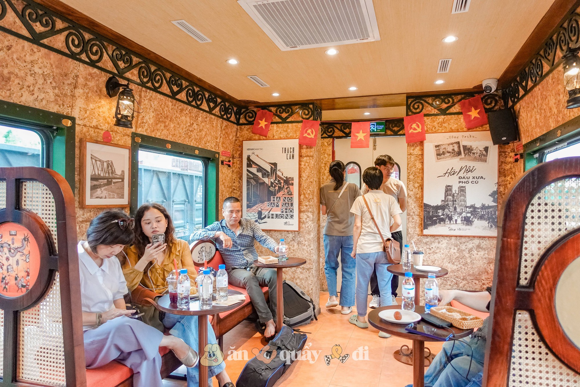 Chi 550k trải nghiệm 3,5h trên tàu "Hà Nội 5 cửa ô": Xịn như khách sạn hay còn điều gì khiến du khách lăn tăn? - Ảnh 25.