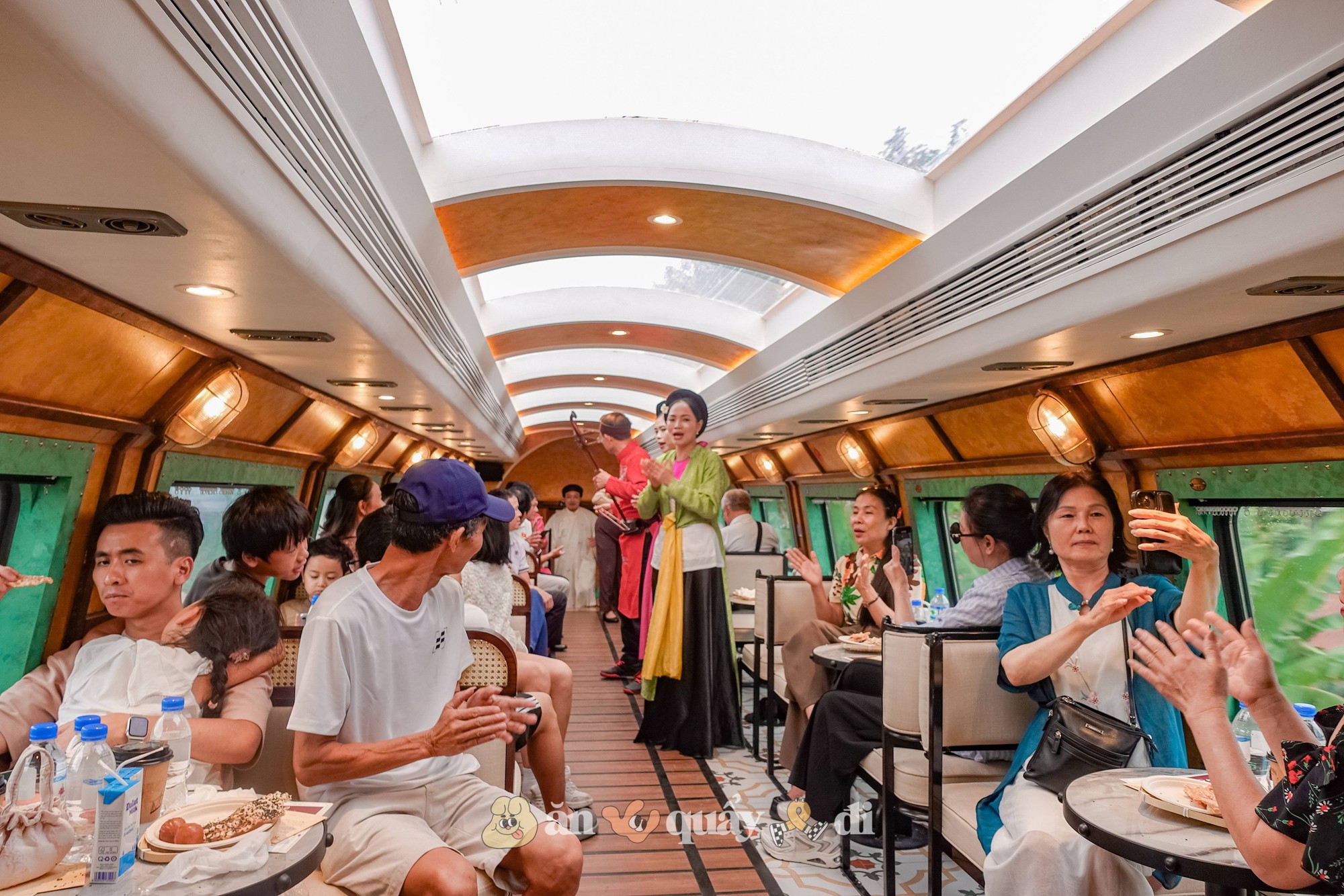 Chi 550k trải nghiệm 3,5h trên tàu "Hà Nội 5 cửa ô": Xịn như khách sạn hay còn điều gì khiến du khách lăn tăn? - Ảnh 27.