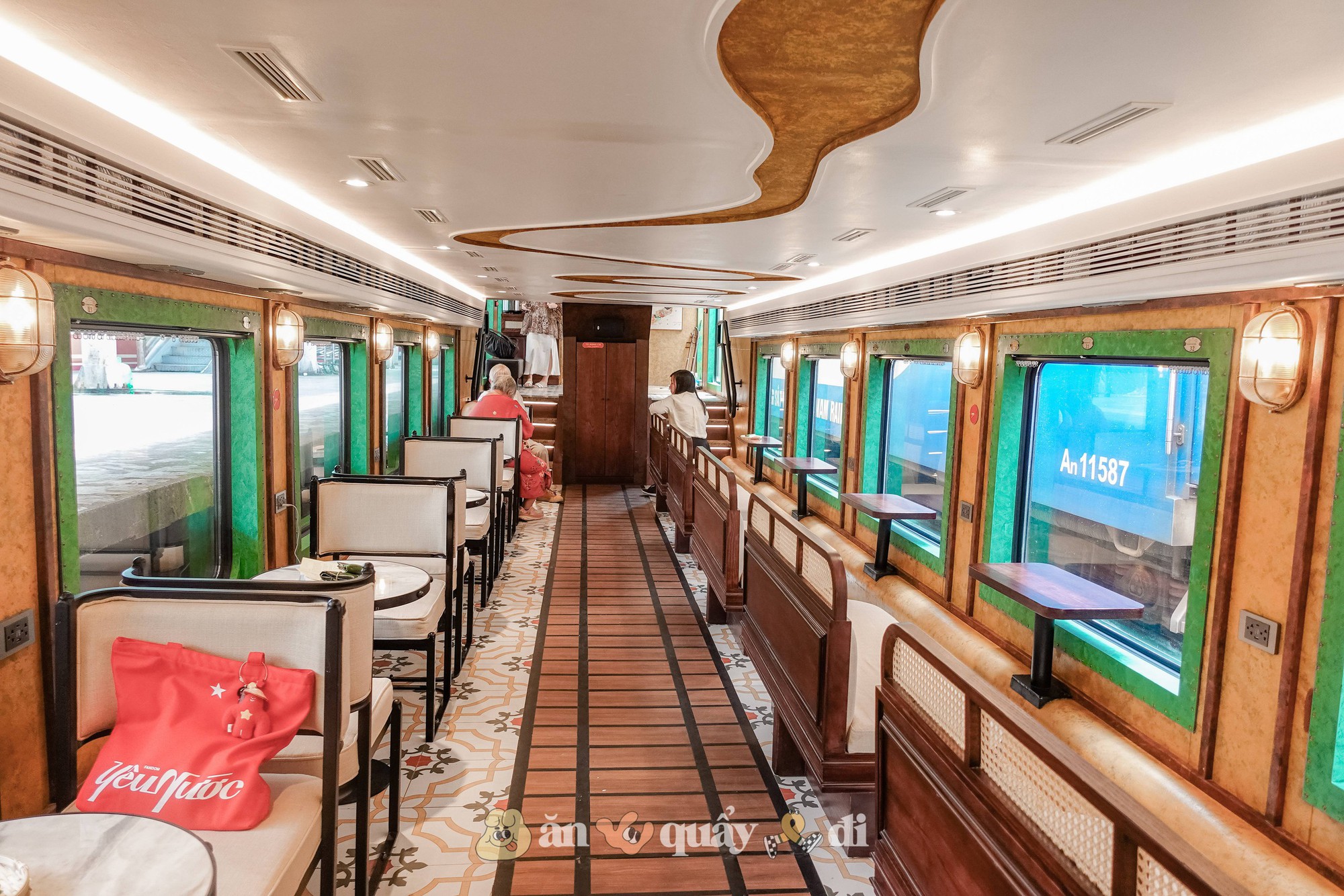 Chi 550k trải nghiệm 3,5h trên tàu "Hà Nội 5 cửa ô": Xịn như khách sạn hay còn điều gì khiến du khách lăn tăn? - Ảnh 30.