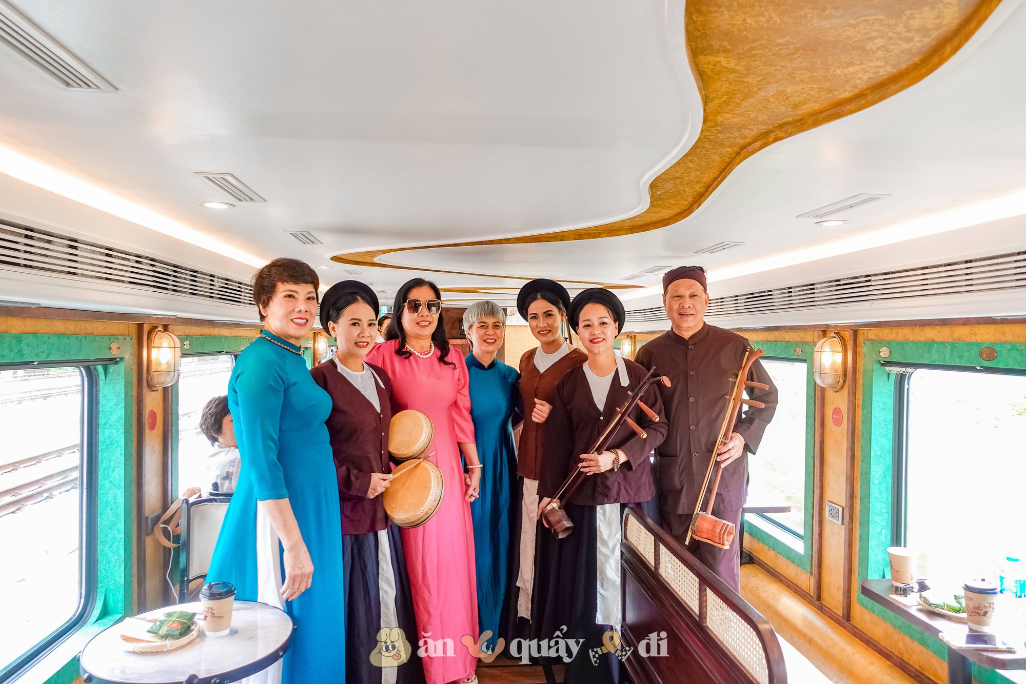 Chi 550k trải nghiệm 3,5h trên tàu "Hà Nội 5 cửa ô": Xịn như khách sạn hay còn điều gì khiến du khách lăn tăn? - Ảnh 32.
