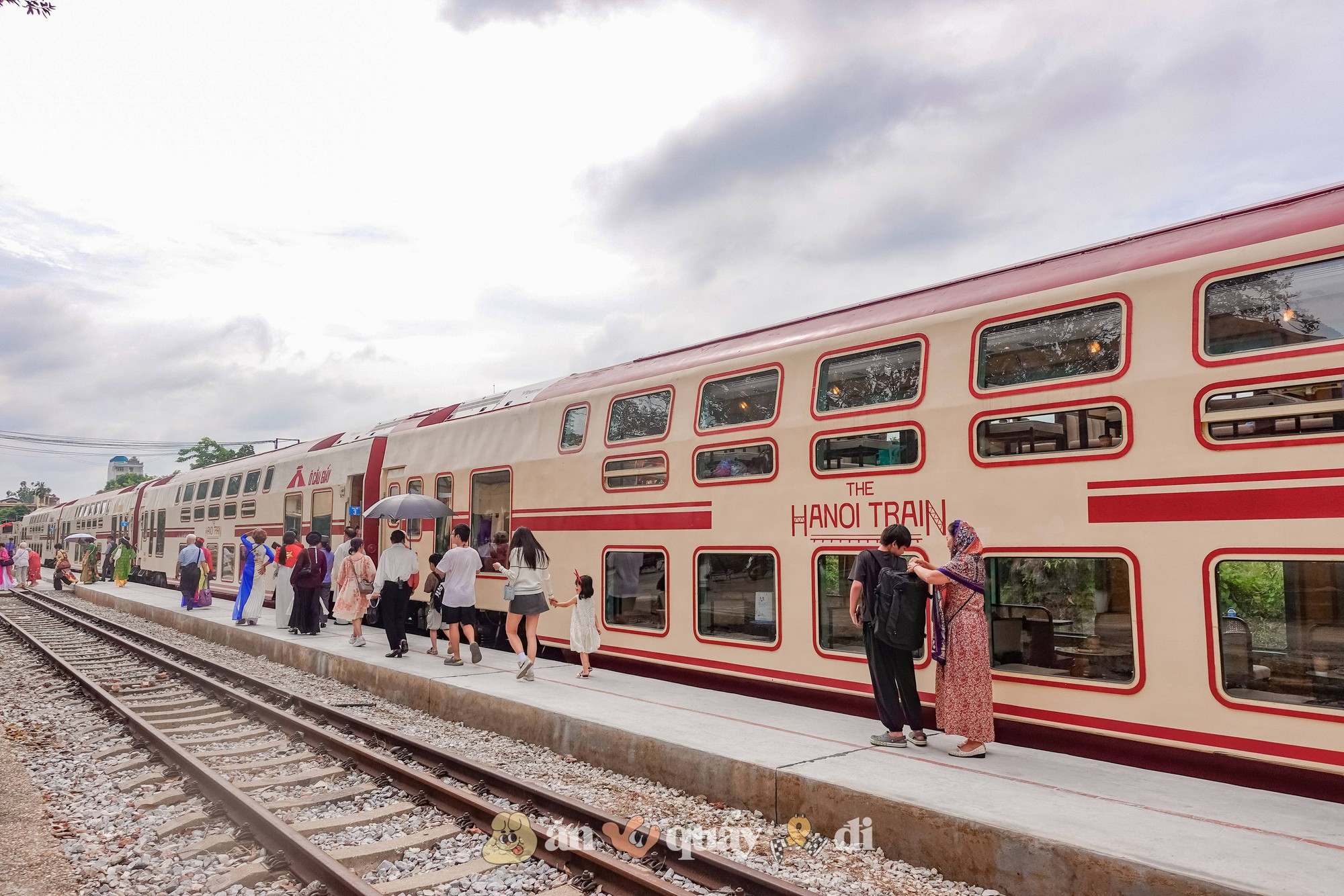 Chi 550k trải nghiệm 3,5h trên tàu "Hà Nội 5 cửa ô": Xịn như khách sạn hay còn điều gì khiến du khách lăn tăn? - Ảnh 33.