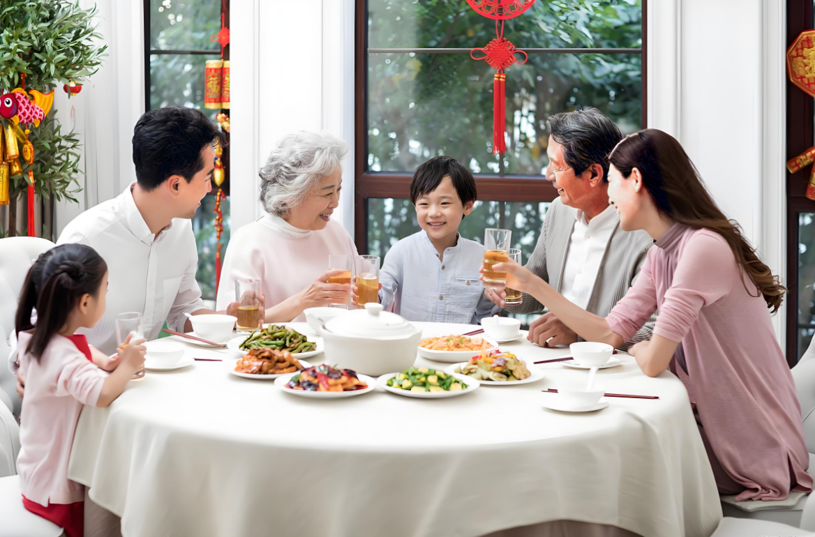 Biết nguồn gốc số tiền vợ "xuất" ra để cứu chữa cho bố chồng, chồng bất ngờ và bội phục- Ảnh 1.