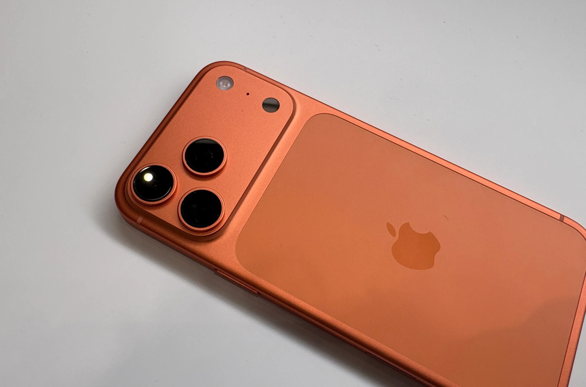 Ai Chê Thì Chê Nhưng Phải Thừa Nhận, Có Một Điều Chỉ Apple Làm Được: Mỗi Lần Iphone Ra Mắt Là Một Cơn Sốt Màu Sắc, Cả Thế Giới &Quot;Phát Cuồng&Quot; 1 54565196825471900389482151602732506873799008N 1757641675848 17576416785491619268294