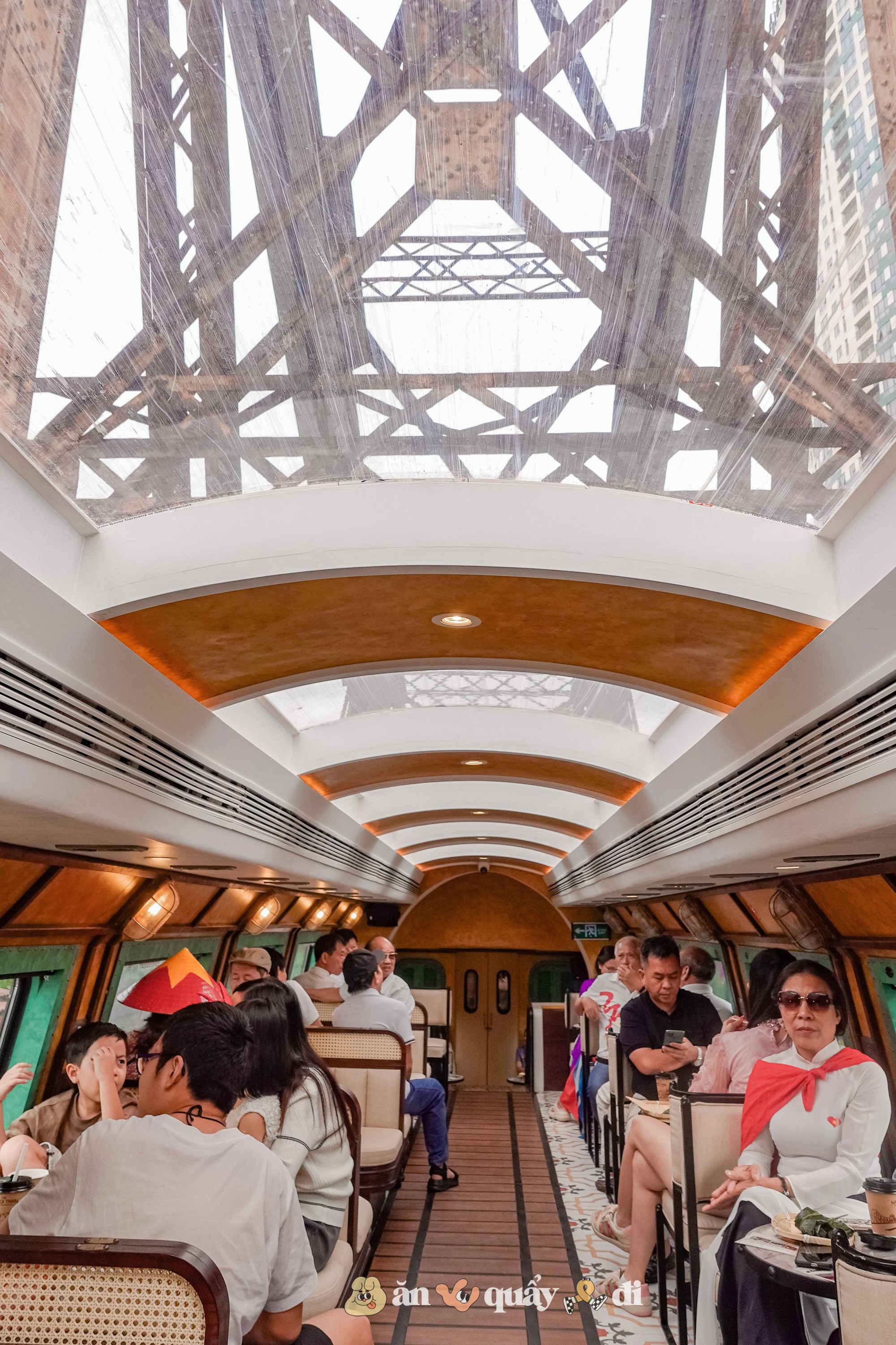 Chi 550k trải nghiệm 3,5h trên tàu "Hà Nội 5 cửa ô": Xịn như khách sạn hay còn điều gì khiến du khách lăn tăn? - Ảnh 9.