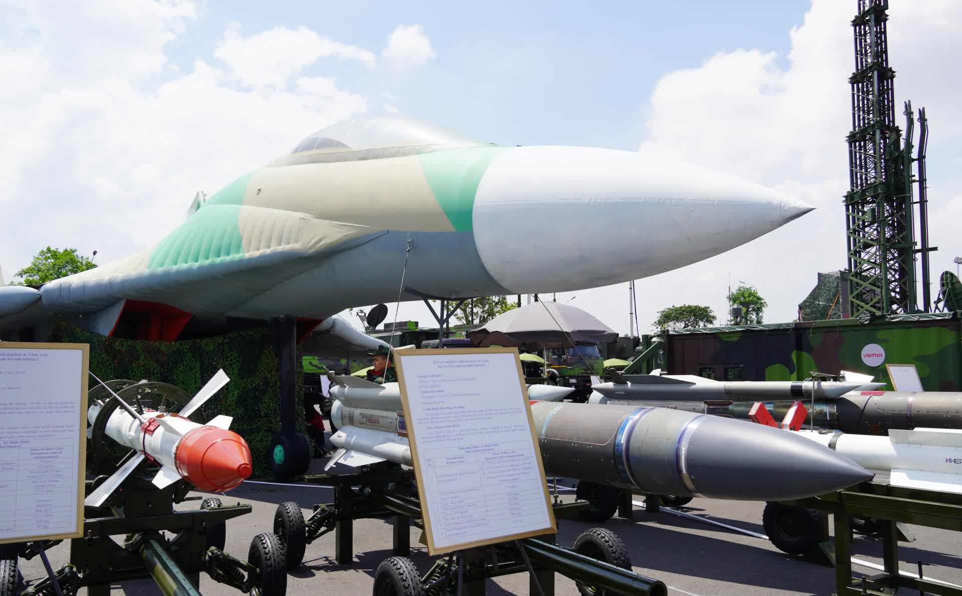 Cận cảnh dàn tên lửa tấn công hiện đại của QĐND Việt Nam lộ diện ở công trình top 10 thế giới - Ảnh 1.