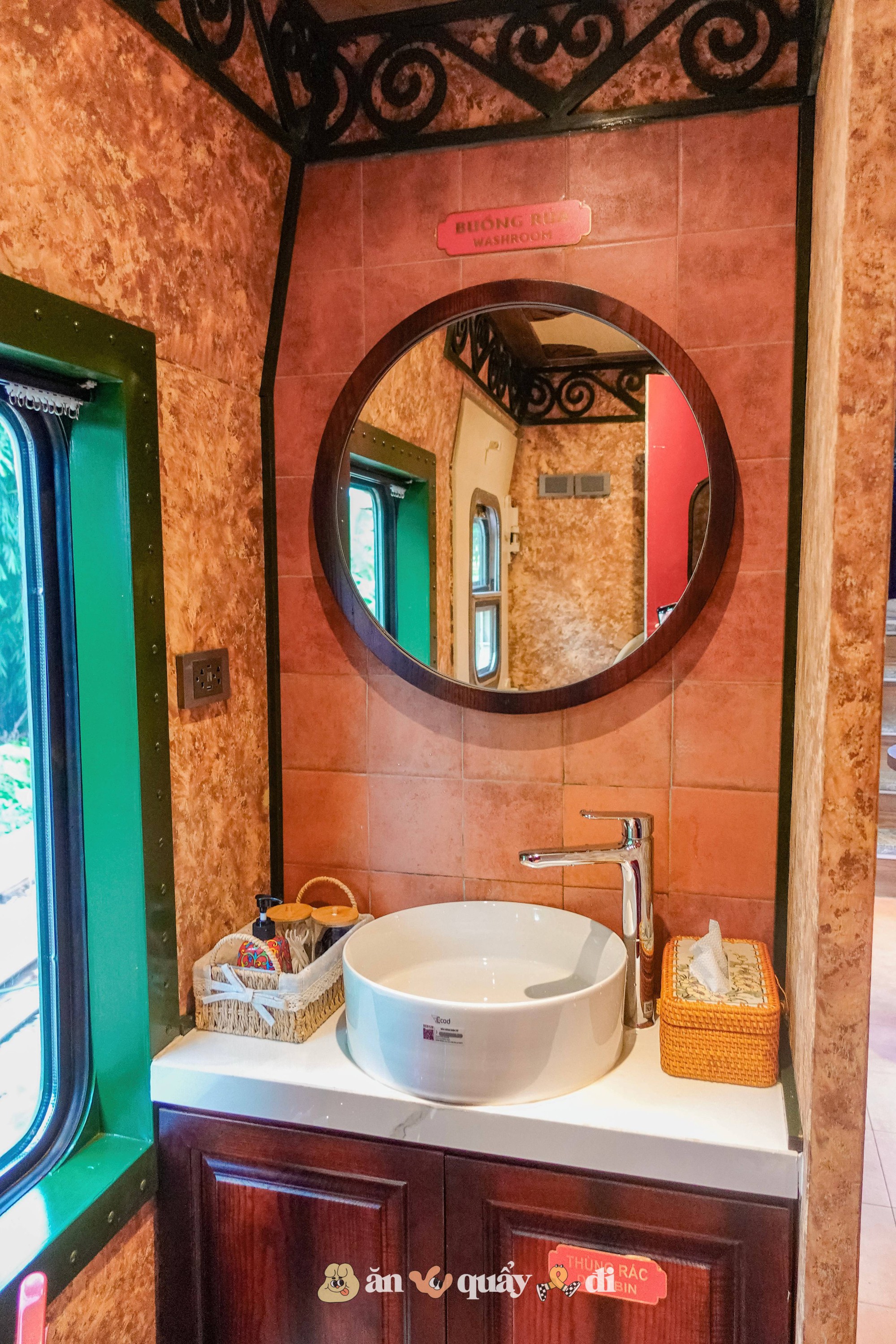 Chi 550k trải nghiệm 3,5h trên tàu "Hà Nội 5 cửa ô": Xịn như khách sạn hay còn điều gì khiến du khách lăn tăn? - Ảnh 10.