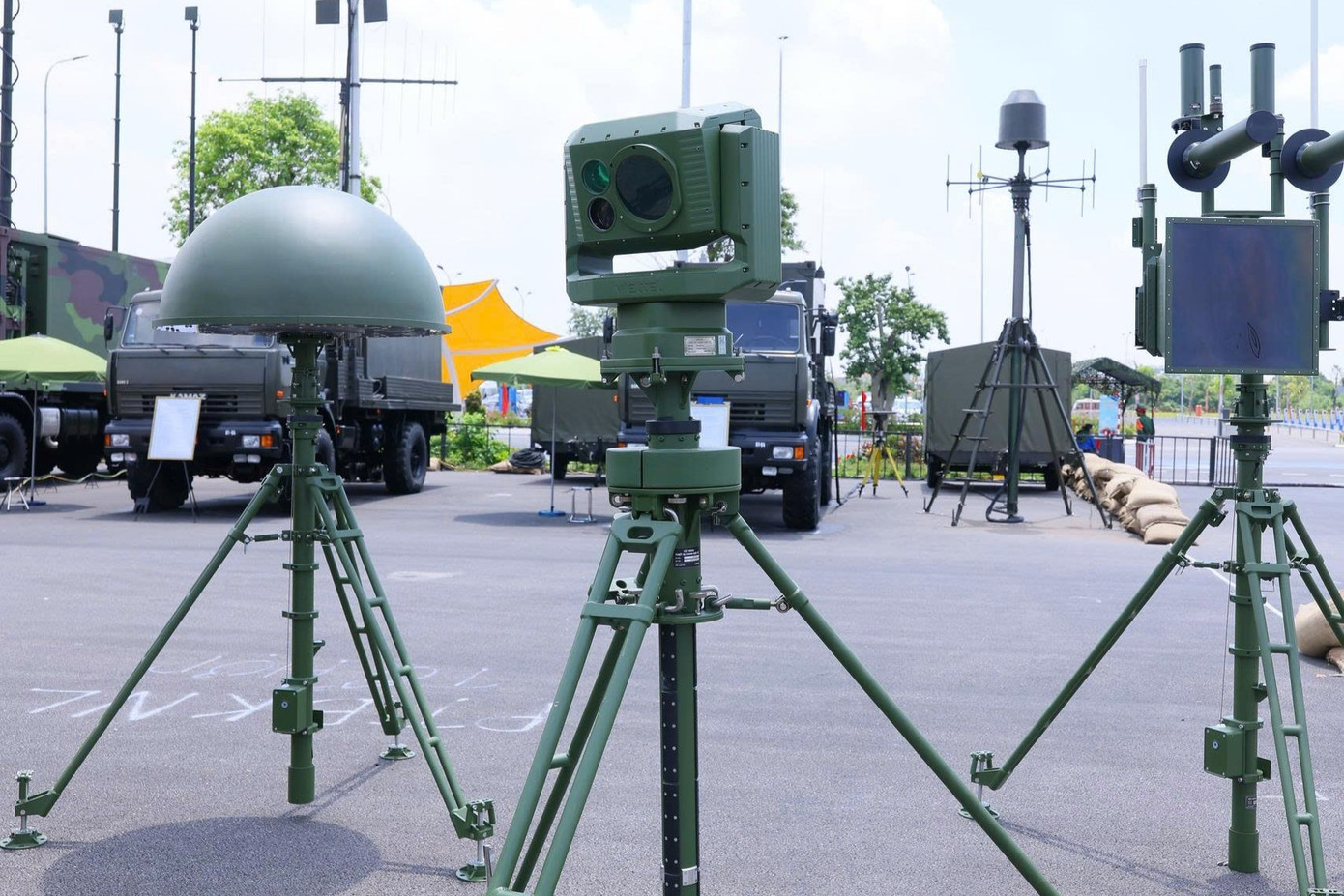 Tổ hợp chống UAV và ra - đa 3D phòng không ' made by Vietnam ' tại Triển lãm quốc phòng - Ảnh 5.