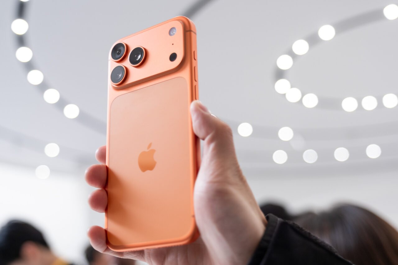 Ai Chê Thì Chê Nhưng Phải Thừa Nhận, Có Một Điều Chỉ Apple Làm Được: Mỗi Lần Iphone Ra Mắt Là Một Cơn Sốt Màu Sắc, Cả Thế Giới &Quot;Phát Cuồng&Quot; 3 Apple Event Iphone Apple Watch Airpods 13 1280X853 1757641680400 1757641680697775775692