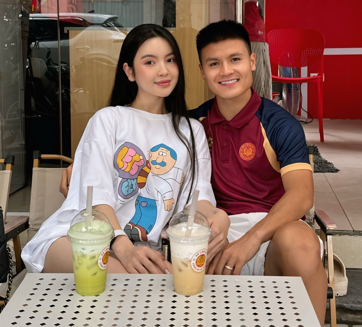 Nghe Chu Thanh Huyền "nịnh" Quang Hải mua tặng iPhone 17, netizen tấm tắc: Vợ nói ngọt quá, bảo sao thích gì chồng cũng cho! - Ảnh 1.