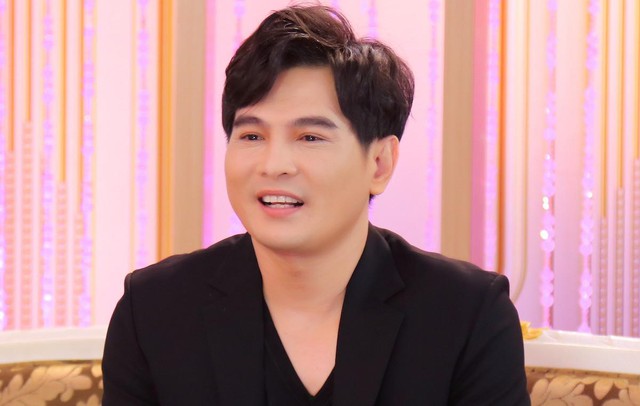 “Ông vua” đắt show hội chợ nhất miền Tây: Vào nghề cát-xê chỉ 20 nghìn đồng/đêm, thời đỉnh cao con số gấp 500 lần- Ảnh 1. “Ông vua” đắt show hội chợ nhất miền Tây: Vào nghề cát-xê chỉ 20 nghìn đồng/đêm, thời đỉnh cao con số gấp 500 lần- Ảnh 1.