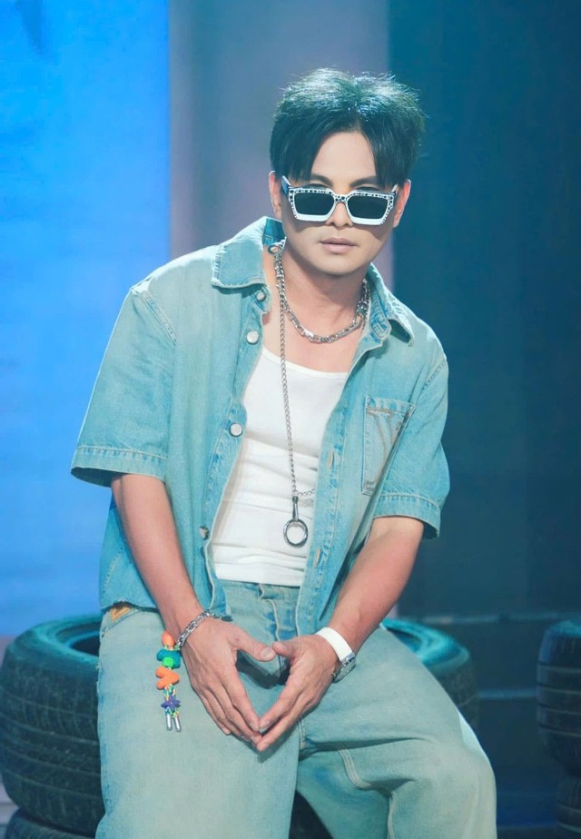 “Ông vua” đắt show hội chợ nhất miền Tây: Vào nghề cát-xê chỉ 20 nghìn đồng/đêm, thời đỉnh cao con số gấp 500 lần- Ảnh 2. “Ông vua” đắt show hội chợ nhất miền Tây: Vào nghề cát-xê chỉ 20 nghìn đồng/đêm, thời đỉnh cao con số gấp 500 lần- Ảnh 2.