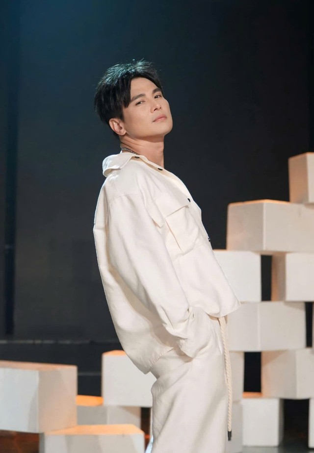 “Ông vua” đắt show hội chợ nhất miền Tây: Vào nghề cát-xê chỉ 20 nghìn đồng/đêm, thời đỉnh cao con số gấp 500 lần- Ảnh 3. “Ông vua” đắt show hội chợ nhất miền Tây: Vào nghề cát-xê chỉ 20 nghìn đồng/đêm, thời đỉnh cao con số gấp 500 lần- Ảnh 3.
