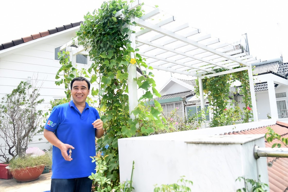 Phó Chủ tịch Hội điện ảnh Việt Nam và vợ đại gia: 20 năm mặn nồng, sống trong biệt thự đắt đỏ ở TP.HCM - Ảnh 7.