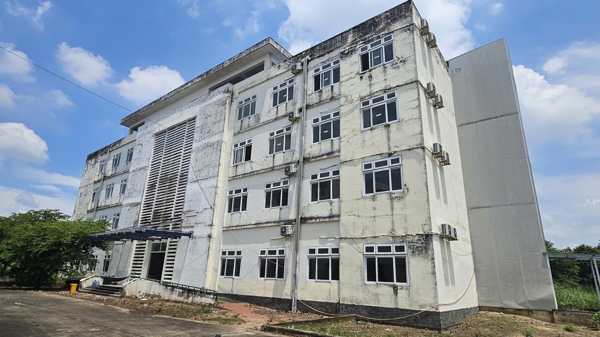 Hình Ảnh Bệnh Viện Tâm Thần Ở Tp Hcm Bỏ Hoang Nhiều Năm- Ảnh 3. Hình Ảnh Bệnh Viện Tâm Thần Ở Tp Hcm Bỏ Hoang Nhiều Năm- Ảnh 3.
