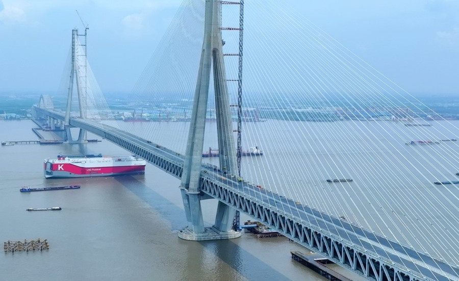 Cầu dây văng dài nhất thế giới thông xe , rút ngắn hành trình chỉ còn 20 phút - Ảnh 2.