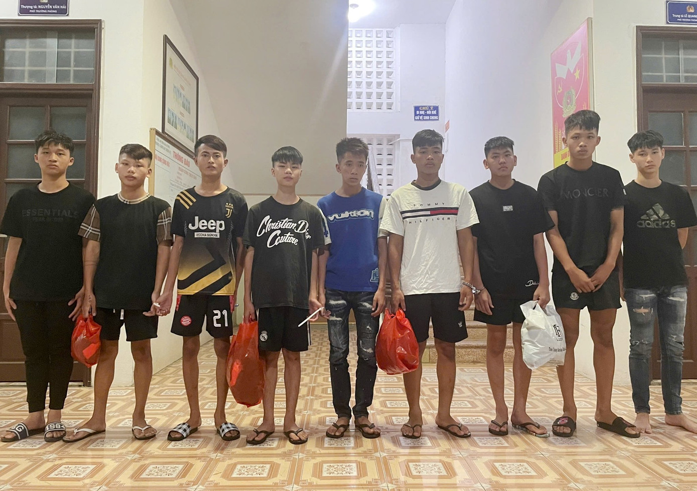 Băng nhóm tuổi teen cướp tài sản tại Hải Phòng bị khởi tố và bắt giữ - Ảnh 1.