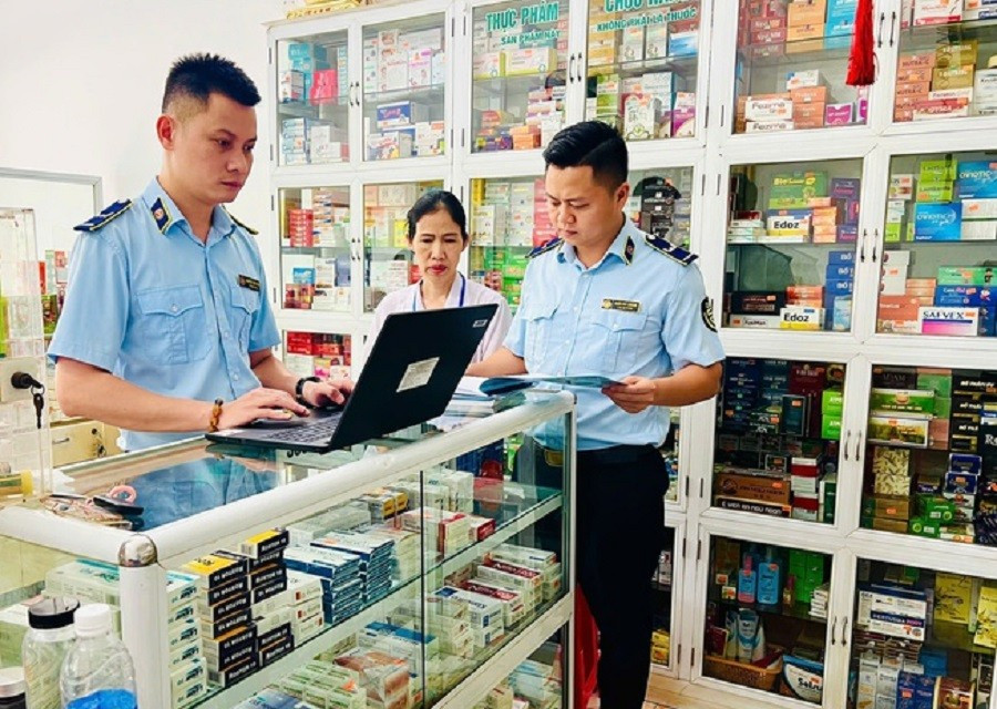 TPHCM: Kiểm tra cơ sở kinh doanh dược – mỹ phẩm, đụng đâu sai đó - Ảnh 1.