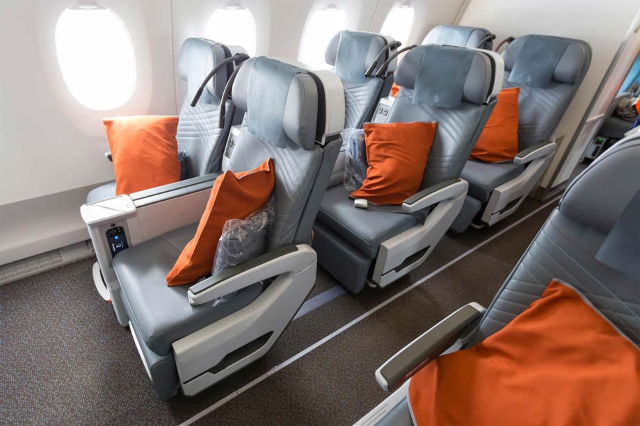 Vé máy bay Tết 2026 mở bán đợt đầu, đây là hạng hết nhanh nhất: Rẻ hơn hẳn thương gia, vẫn được ưu tiên - Ảnh 2.