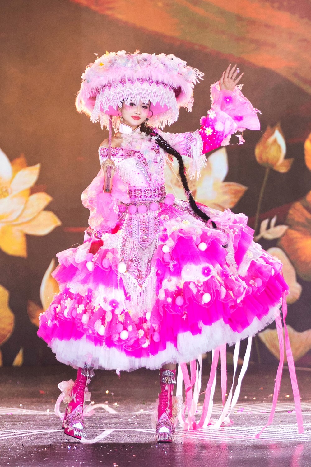 NTK Minh Châu hé lộ hậu trường thực hiện trang phục dân tộc ở Miss Grand Vietnam 2025- Ảnh 4. NTK Minh Châu hé lộ hậu trường thực hiện trang phục dân tộc ở Miss Grand Vietnam 2025- Ảnh 4.
