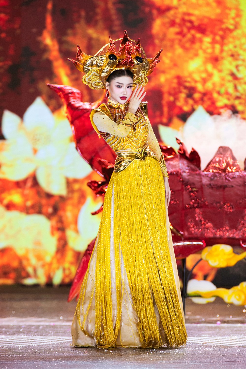 NTK Minh Châu hé lộ hậu trường thực hiện trang phục dân tộc ở Miss Grand Vietnam 2025- Ảnh 7. NTK Minh Châu hé lộ hậu trường thực hiện trang phục dân tộc ở Miss Grand Vietnam 2025- Ảnh 7.