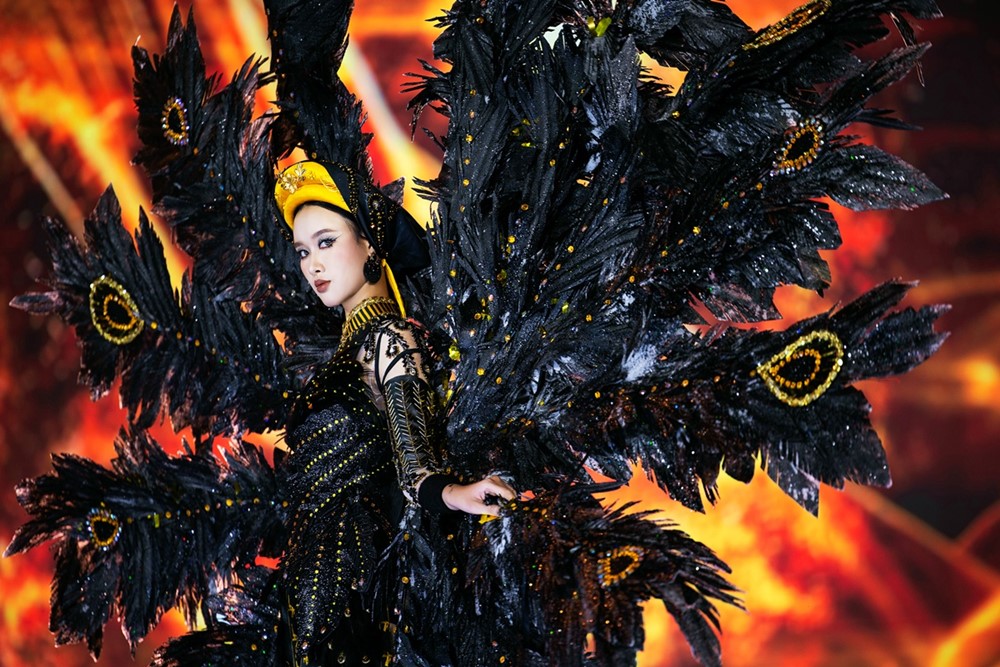 NTK Minh Châu hé lộ hậu trường thực hiện trang phục dân tộc ở Miss Grand Vietnam 2025- Ảnh 2. NTK Minh Châu hé lộ hậu trường thực hiện trang phục dân tộc ở Miss Grand Vietnam 2025- Ảnh 2.