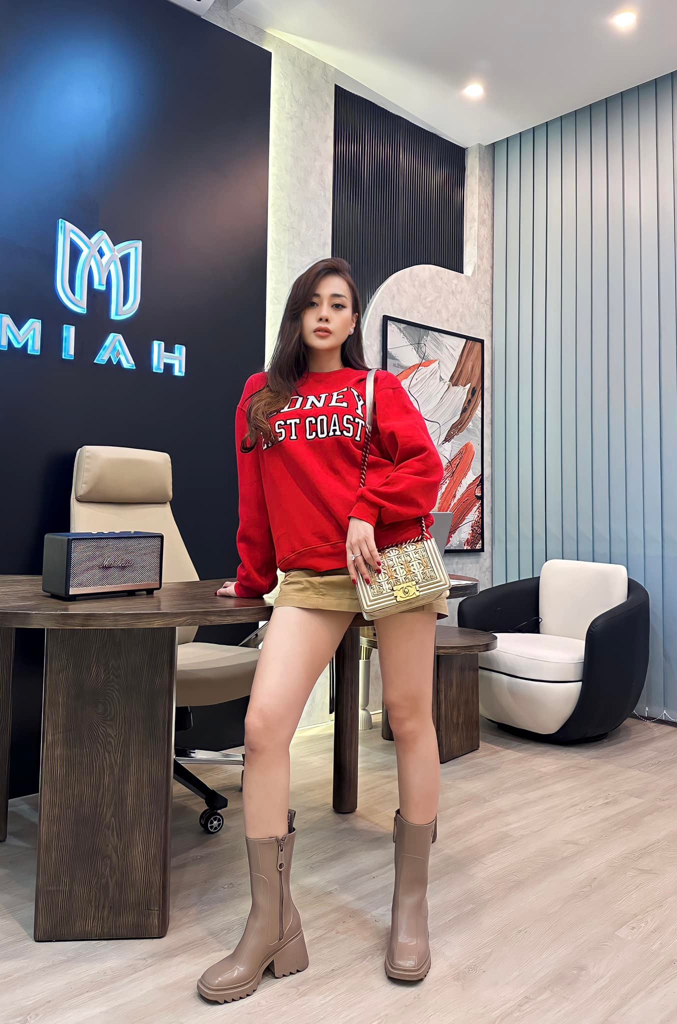 Túi hiệu của 4 "phú bà" trong phim giờ vàng: Bị đồ là "mượn của Phương Oanh" - Ảnh 11.