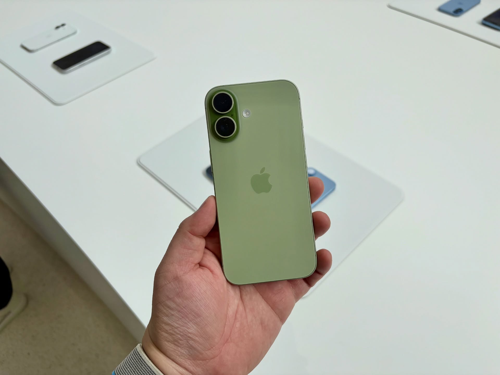Mua Iphone 17 Ở Đâu Rẻ Nhất Thế Giới Và Giá Iphone 17 Tại Việt Nam - Ảnh 2. Mua Iphone 17 Ở Đâu Rẻ Nhất Thế Giới Và Giá Iphone 17 Tại Việt Nam - Ảnh 2.