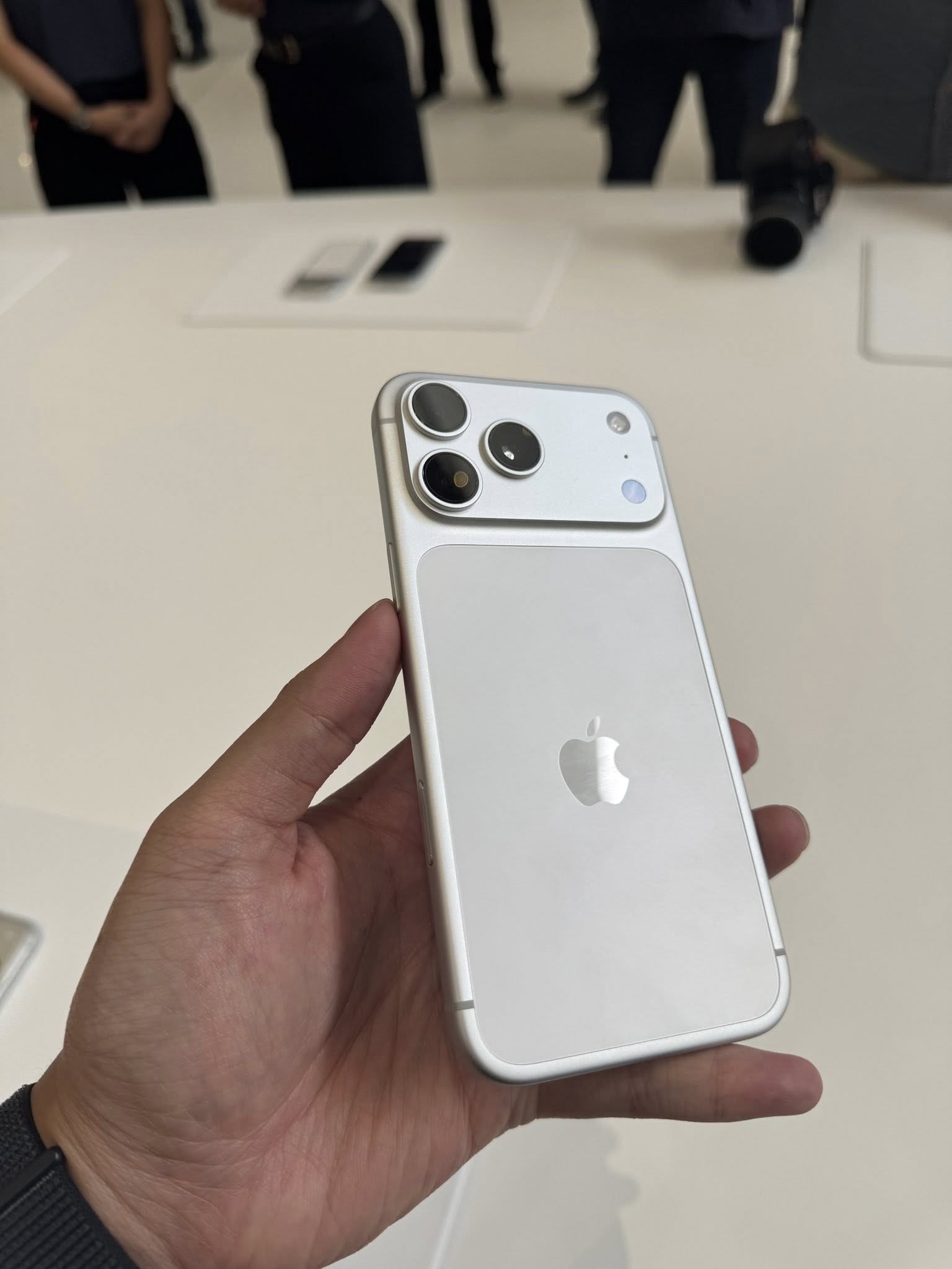 Mua Iphone 17 Ở Đâu Rẻ Nhất Thế Giới Và Giá Iphone 17 Tại Việt Nam - Ảnh 3. Mua Iphone 17 Ở Đâu Rẻ Nhất Thế Giới Và Giá Iphone 17 Tại Việt Nam - Ảnh 3.
