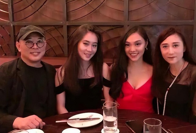 Nàng hậu ngực khủng tai tiếng nhất showbiz, khiến nam thần hạng A mê đến ruồng bỏ vợ con - Ảnh 9. Nàng hậu ngực khủng tai tiếng nhất showbiz, khiến nam thần hạng A mê đến ruồng bỏ vợ con - Ảnh 9.