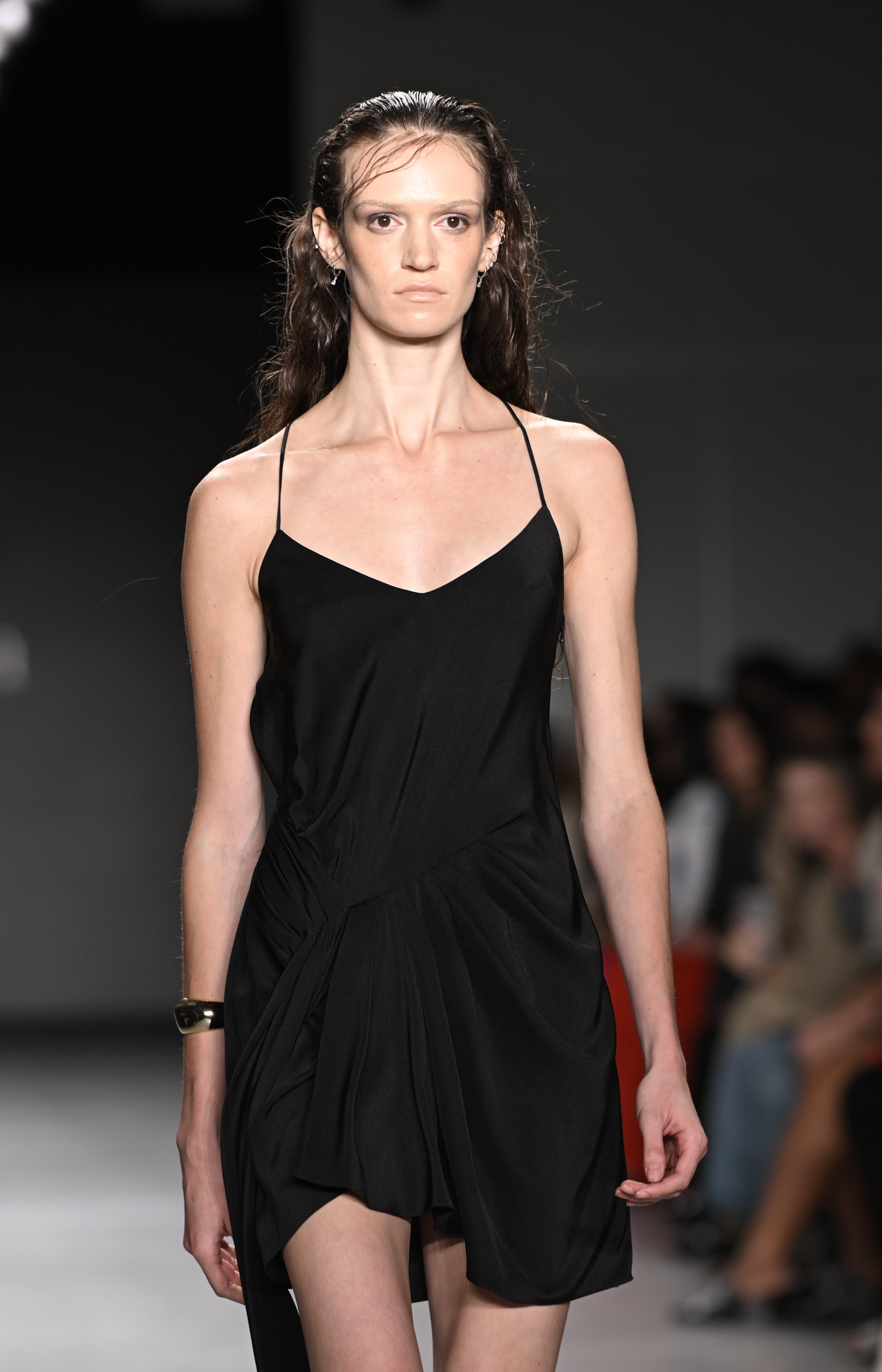 NTK trẻ Vy Nguyễn gây bất ngờ tại New York Fashion Week - Ảnh 2.