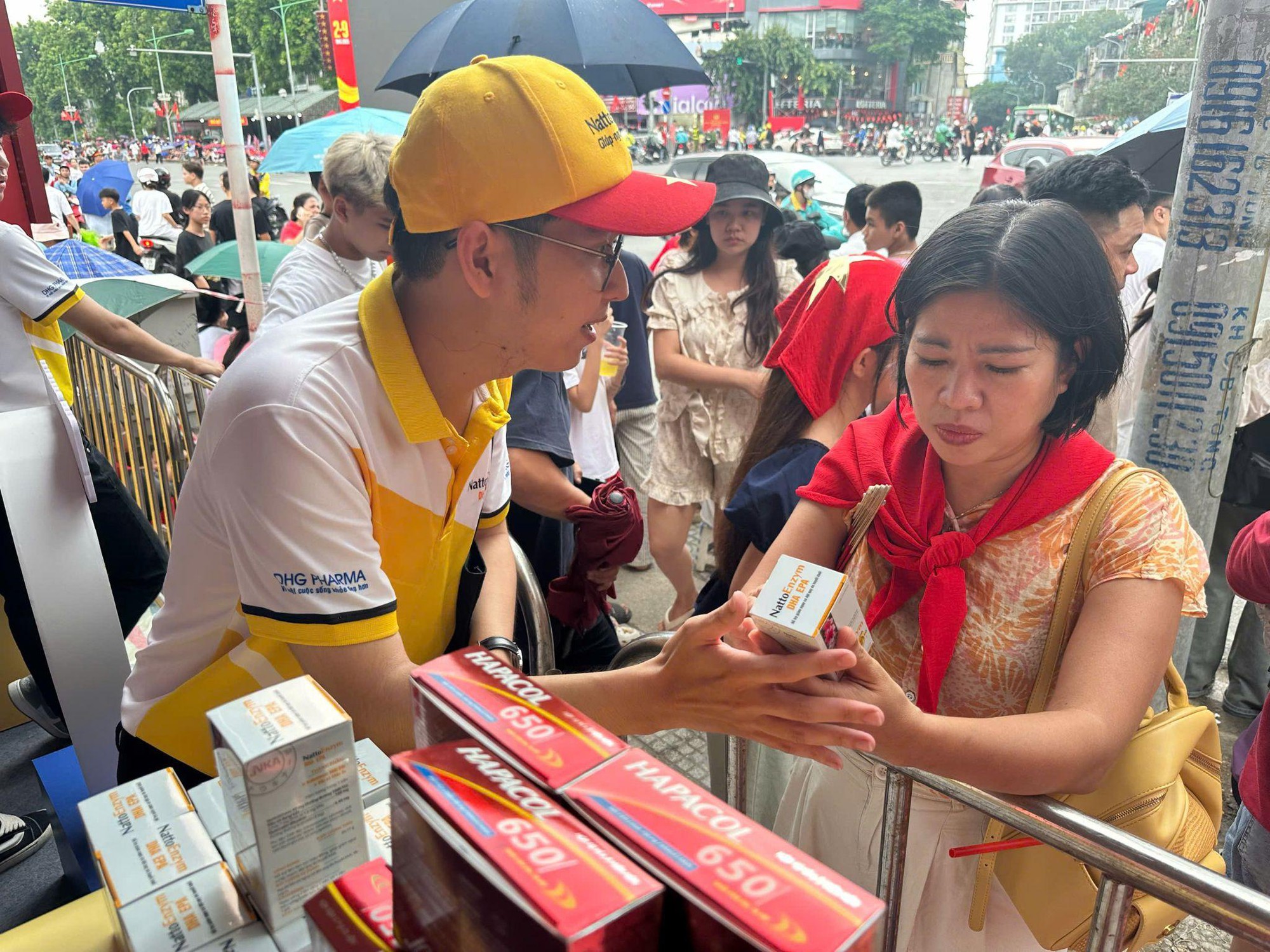 H&agrave;nh động thiết thực của một thương hiệu sức khỏe tại sự kiện diễu binh- Ảnh 1.