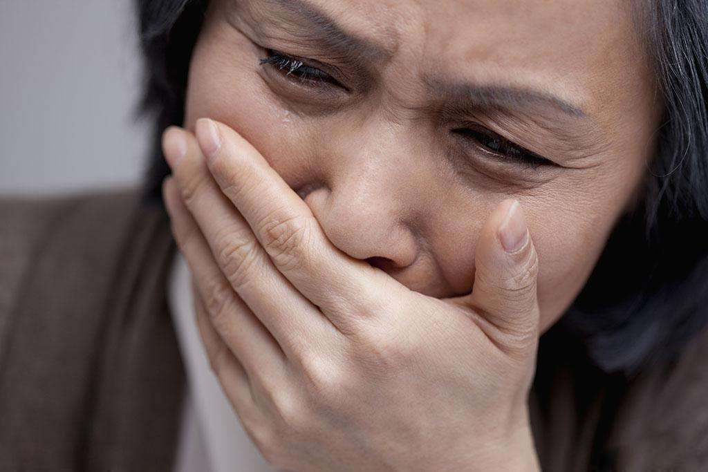 Bà mẹ U60 ôm mặt khóc nức nở: "Chỉ vì một câu nói trong phiên tòa 20 năm trước, tôi đã phá nát tâm hồn con gái mình"- Ảnh 1.