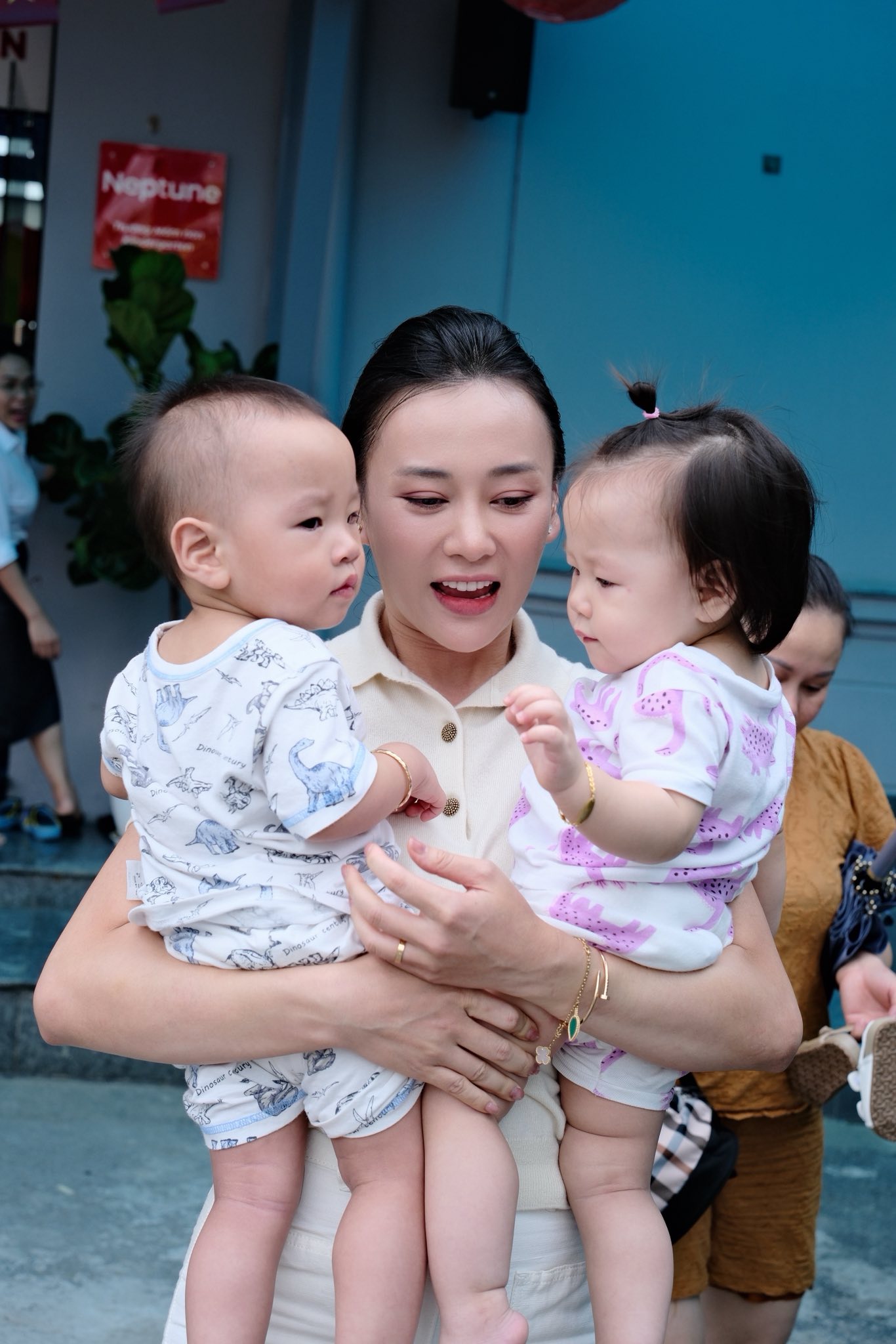 Lý do Phương Oanh cho 2 nhóc tỳ "nhập ngũ" dù mới hơn 1 tuổi- Ảnh 1.