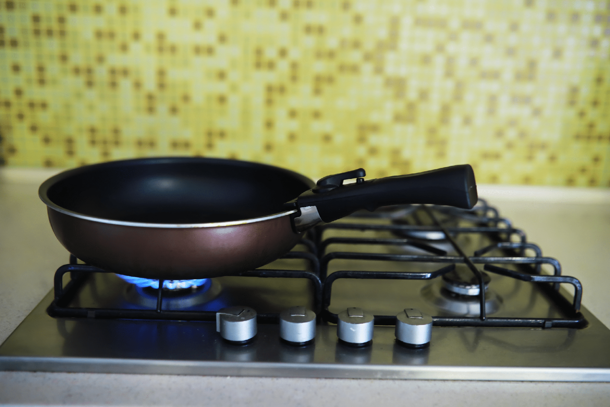 6 KHÔNG khi dùng chảo chống dính để tránh rước bệnh vào người - Ảnh 3.
