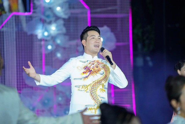 Nam ca sĩ Vbiz xuất thân từ diễn viên múa: U50 vẫn không màng chuyện vợ con - Ảnh 4. Nam ca sĩ Vbiz xuất thân từ diễn viên múa: U50 vẫn không màng chuyện vợ con - Ảnh 4.